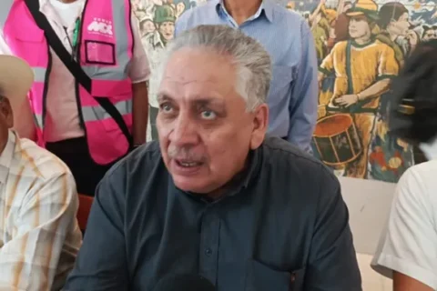 Durante su visita a Veracruz como parte de los trabajos de organización del proyecto político Somos México, el dirigente nacional del Frente Cívico Nacional, Guadalupe Acosta Naranjo, cuestionó la gestión de la actual gobernadora del estado y lamentó el nivel de violencia que enfrenta la entidad. Señaló que Veracruz